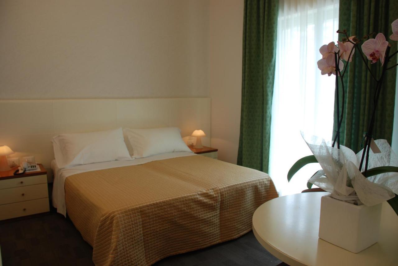 Hotel Sorriso Milano Marittima Exterior photo