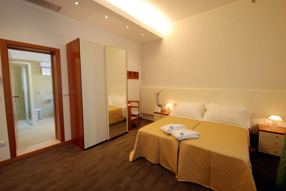 Hotel Sorriso Milano Marittima Exterior photo